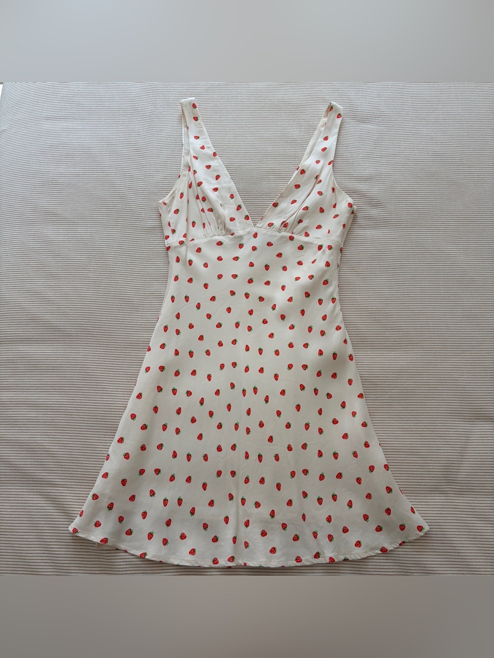 Viral Zara Strawberry Mini Dress - Picture 2 of 4